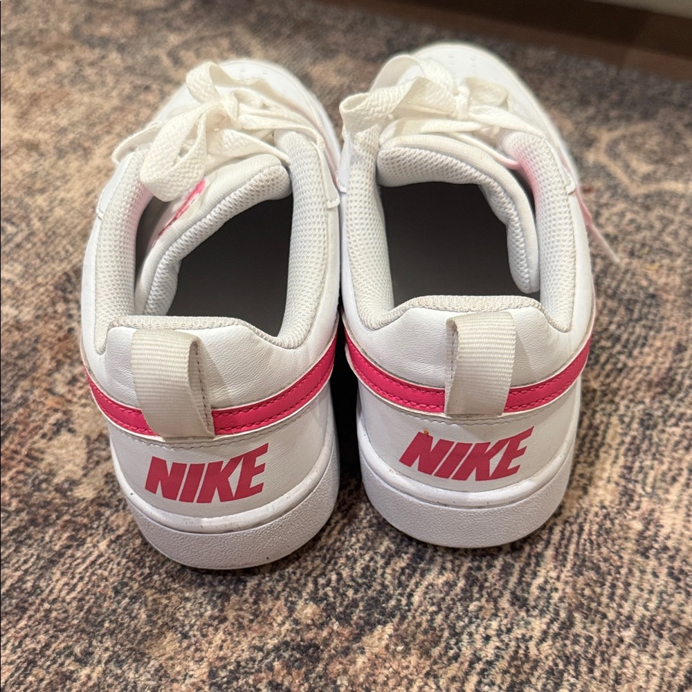 Nike Court Borough White Sneakers with Pink Accents Size 6Y kids Or a 7.5 Womens - Picture 4 of 7